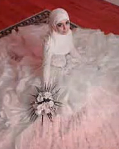  ھىجاپلىق ئايال 