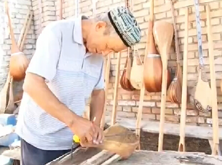 ھۈنەرلىك كىشى خار بولماس
