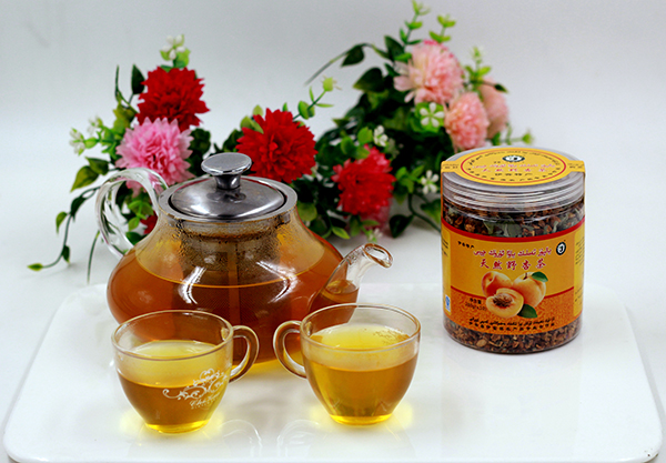 ئائىلىدە يالپۇز چاي دەملەش