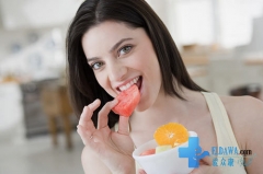 تاماقتىن كېيىن چاي ئىچىش سالامەتلىككە زىيانلىق