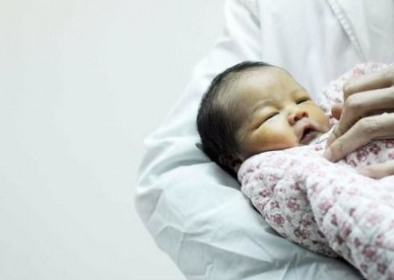 بۇندىن 18 يىل بۇرۇن تۆرەلگەن بوۋاق بۈگۈن تۇغۇلدى