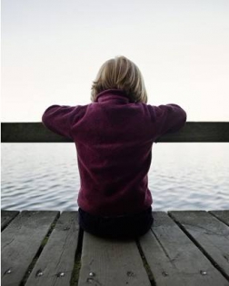 يالغۇز تۇرۇش ئەسەبىيلىشىش كېسىلىگە گىرىپتار بولۇشنى ئاشۇرىدۇ
