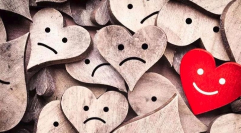 ئەيدىزدىن يۇقۇملانغۇچىلارنىڭ پىسخىكىلىق ساغلاملىقىغا چوقۇم ئەھمىيەت بېرىش كېرەك