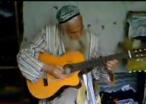 مۇنۇ چوڭ داداش گىتتارنى تىتىۋىتىدىكەنغۇ!