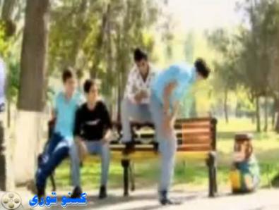 بىرقىزغا ئۈچ يگىت