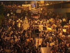قاھىرەدىكى ساقچىلار بىلەن خىرىستىئانلار توقۇنىشىدا 24 ئادەم ئۆلدى