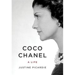 Chanel ماركىسىنىڭ قۇرغۇچىسى Coco Chanel