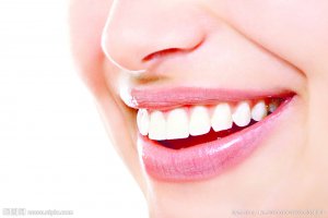 تېز سۈرئەتتە چىش ئاقارتىشنىڭ ئالتە خىل ئۇسۇلى