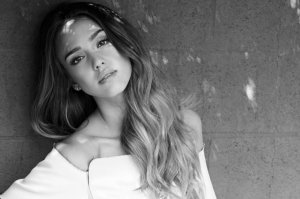 ھوللېۋۇد خاراكتىرىدىكى ئايال چولپان Jessica Alba