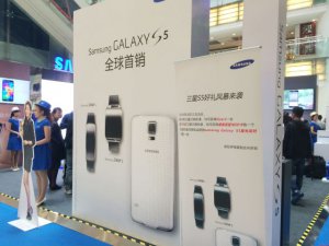 سامسۇڭ شېركىتى بېيجىڭدا GALAXY S5نى سېتىشنى باشلىدى