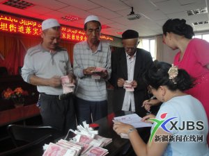 شىنجاڭ 1 مىليارد 230 مىليون يۈەن قۇتقۇزۇش مەبلىغى ئاجرىتىپ، 1 مىليون 500 مىڭ ئاھالىنى ئاپەتتىن قۇتقۇزدى