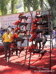 ‹‹دۇنيادىكى ئەڭ چوڭ تونۇر›› دا ئون قوي پۈتۈن كاۋاپ قىلىندى