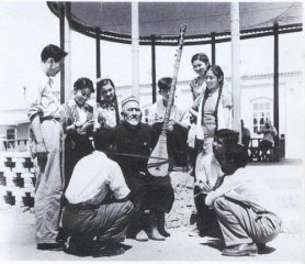 مەشھۇر مۇقامشۇناس تۇردى ئاخۇن ئاكا