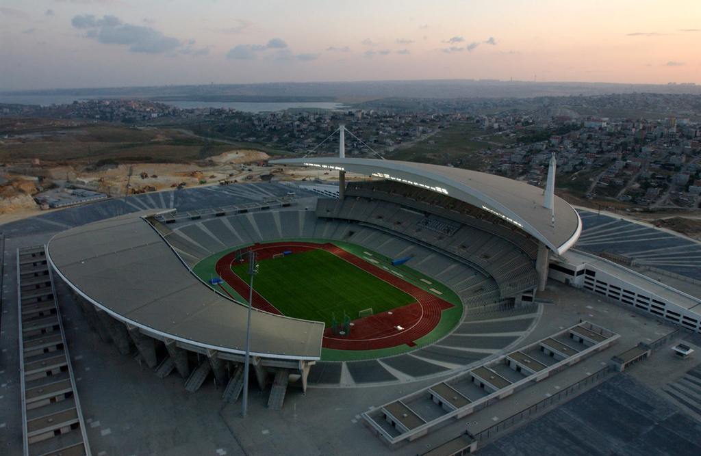 Ataturk_Olimpiyat_Stadyumu.jpg