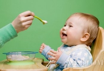 ئەڭ يېڭى رەسىملىك خەۋەر:بوۋىقىڭىزنى ئوزۇقلاندۇرۇش ئۇسۇلىڭىز توغرىمۇ؟