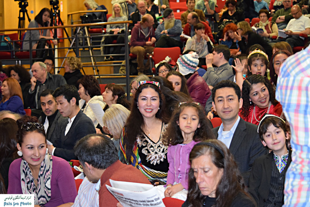 Uyghur_audience
