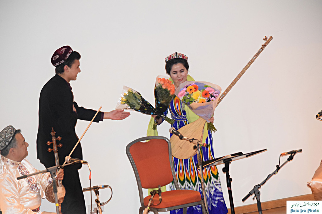 Uyghur_boy_flower